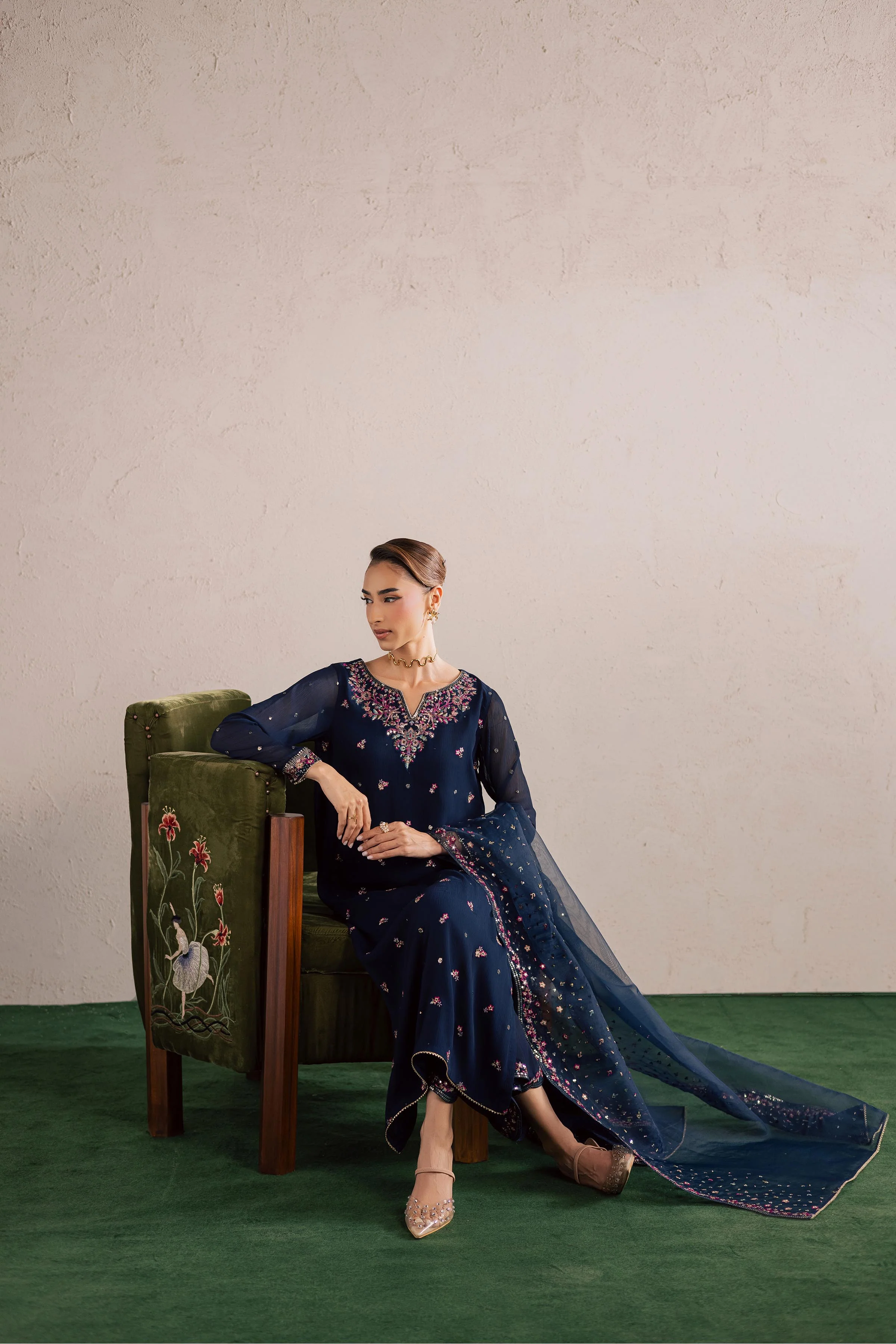 Bluey 3Pc - Festive Luxury Formal - Image 3