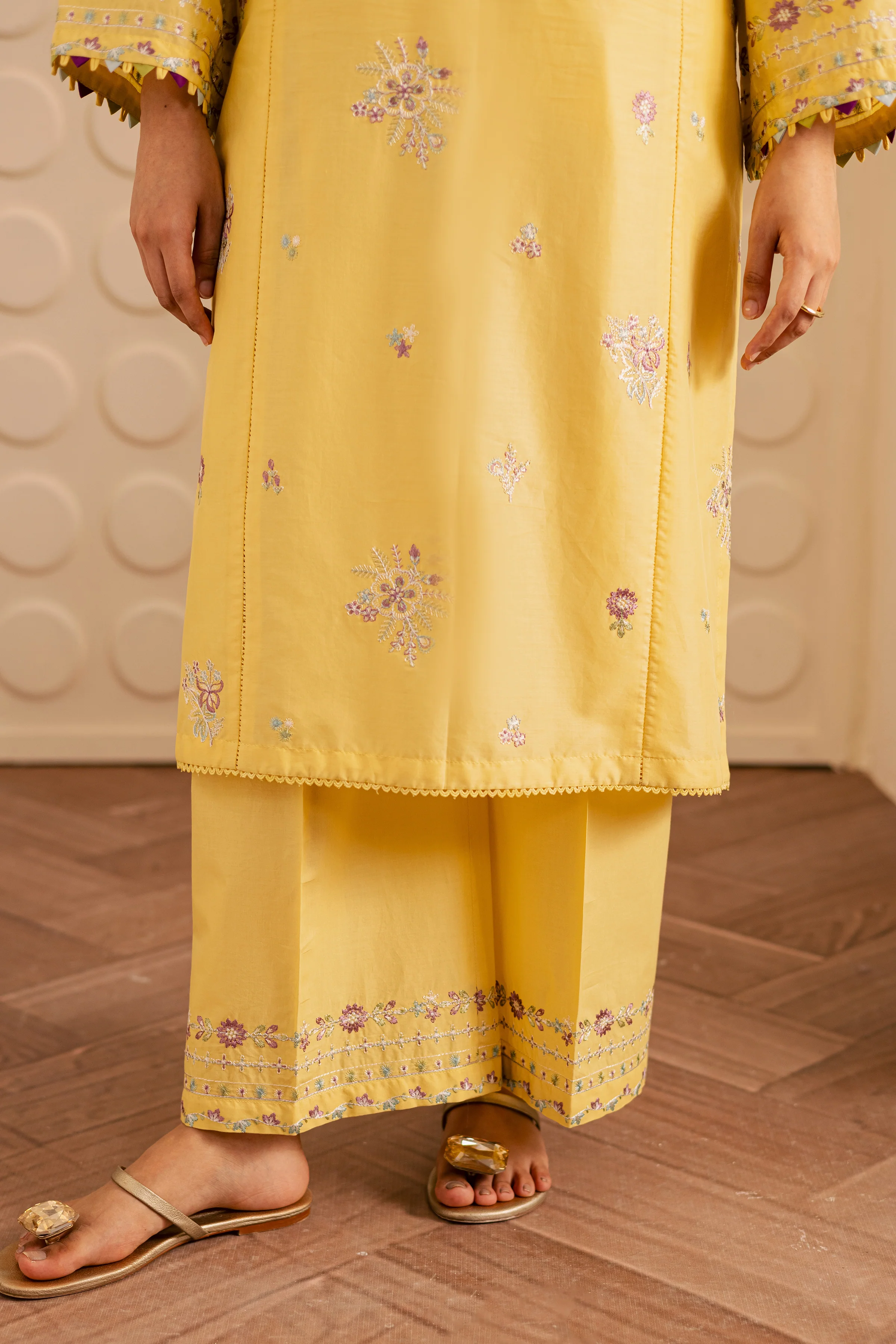 Daisy Dream 2Pc - Embroidered Lawn Pret - Image 9