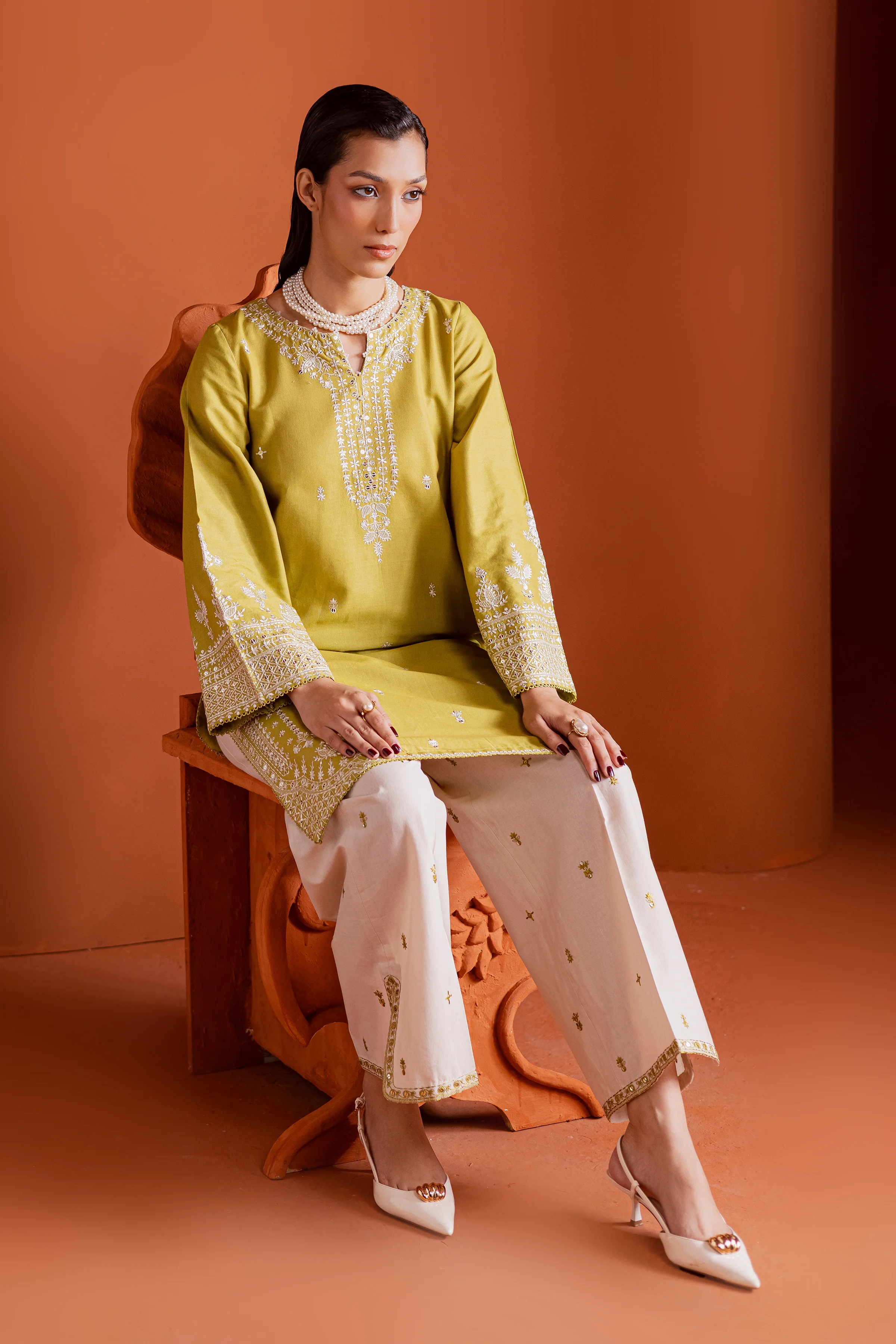 Dazy 2Pc - Embroidered Khaddar Dress - Image 5