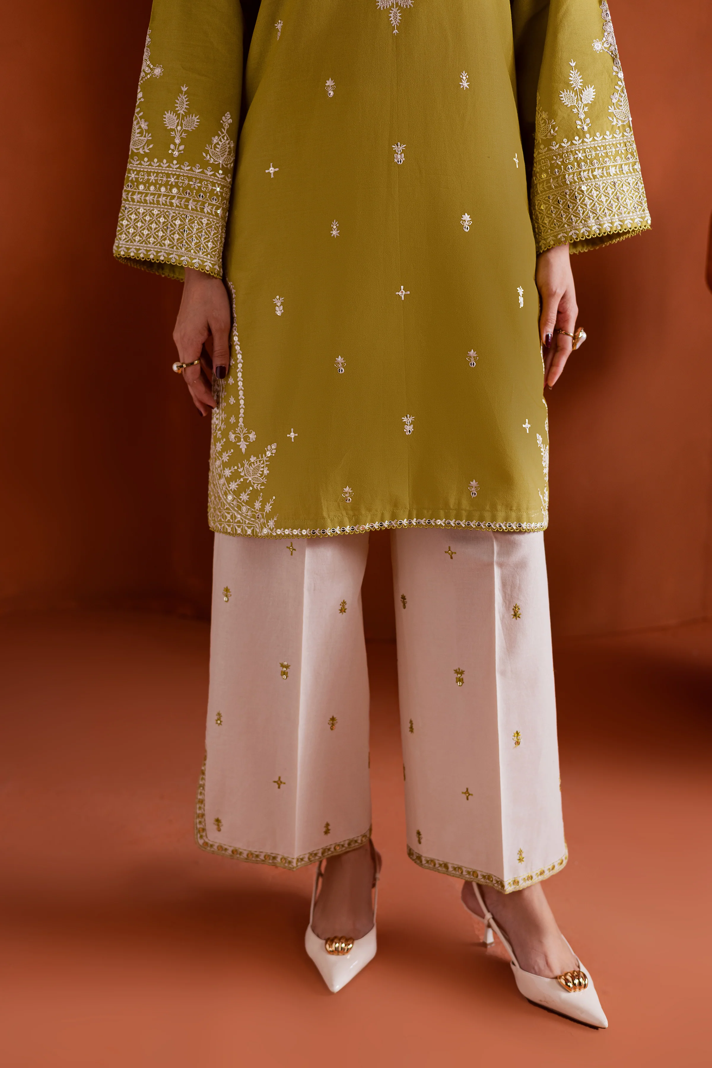 Dazy 2Pc - Embroidered Khaddar Dress - Image 6
