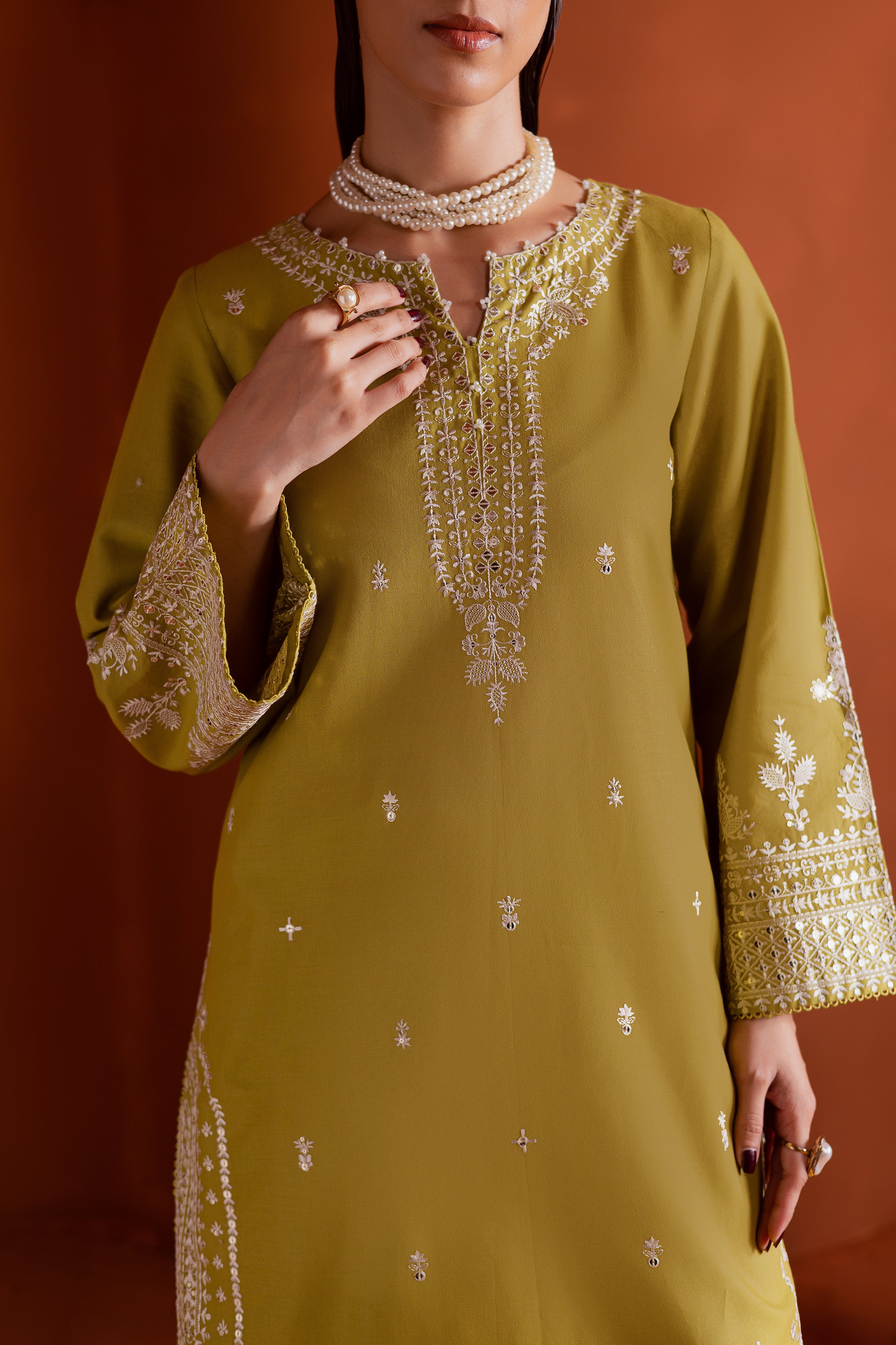 Dazy 2Pc - Embroidered Khaddar Dress - Image 7
