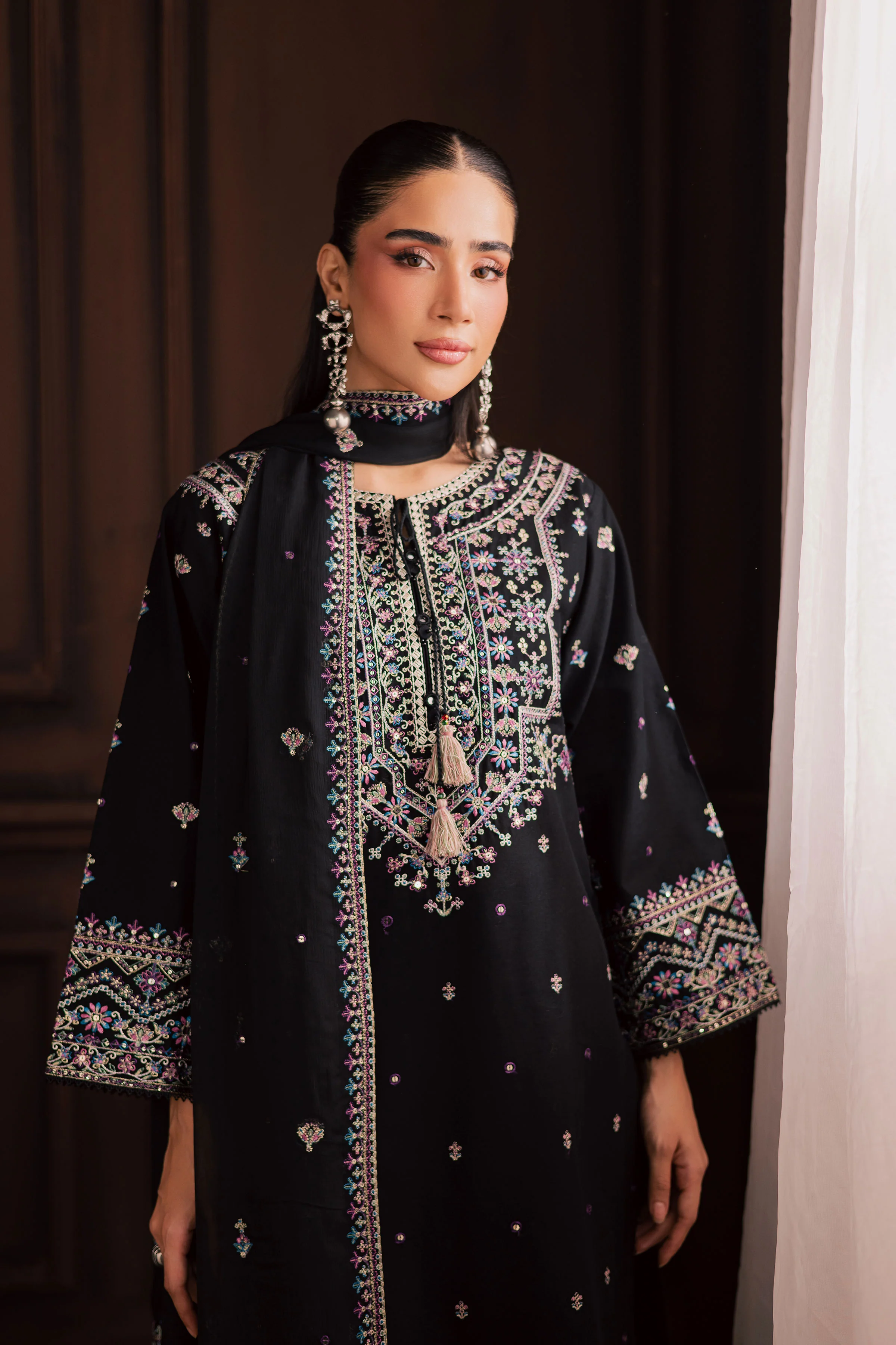 Graana 3Pc - Embroidered Khaddar Dress - Image 2