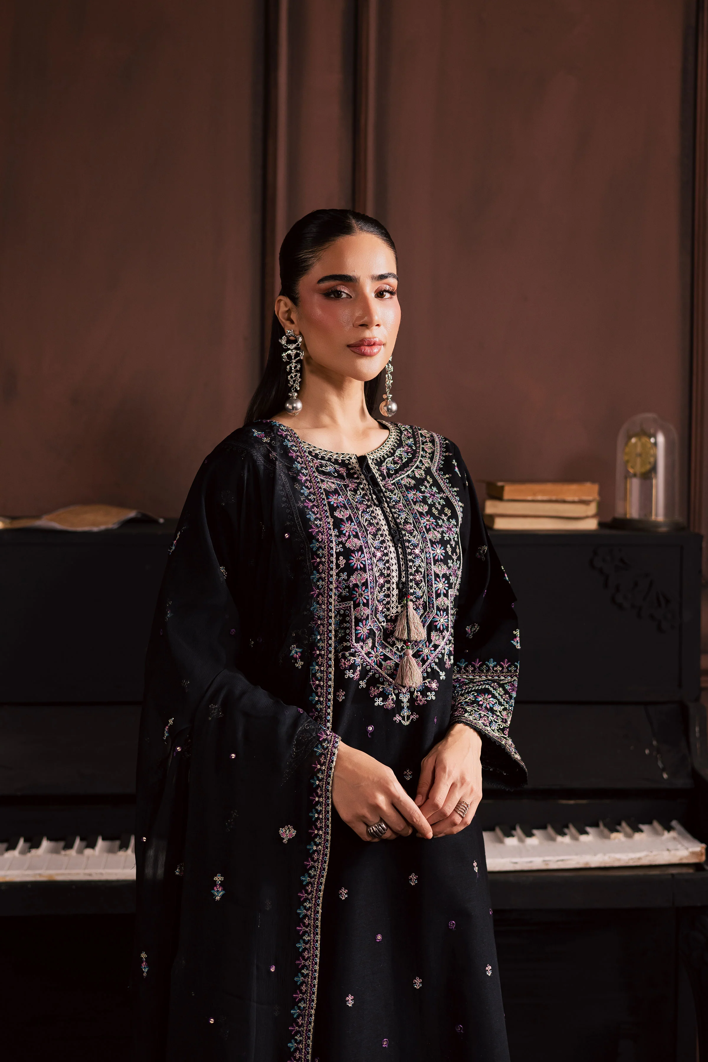 Graana 3Pc - Embroidered Khaddar Dress - Image 6