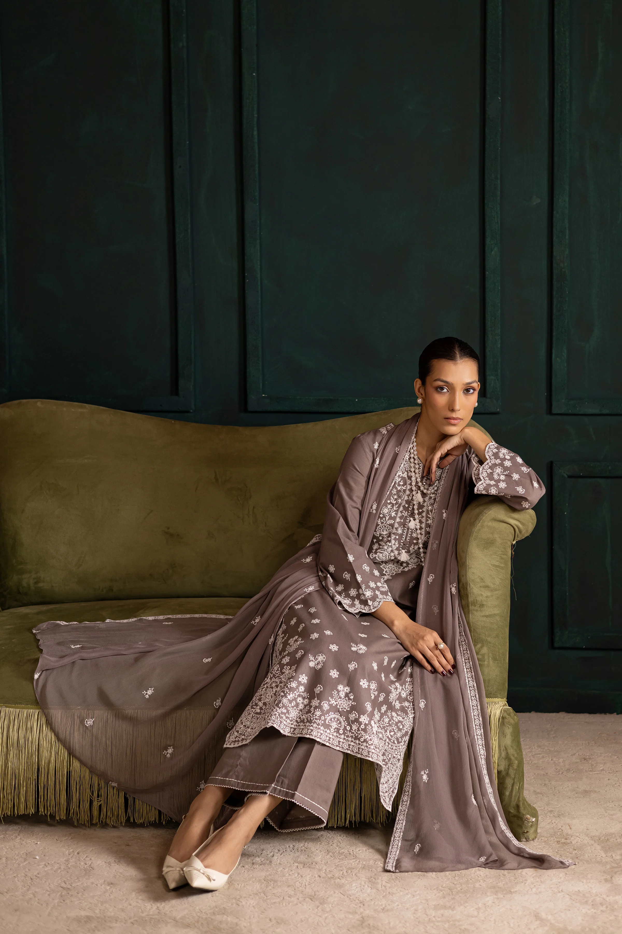 Grey 3Pc - Embroidered Khaddar Dress - Image 4
