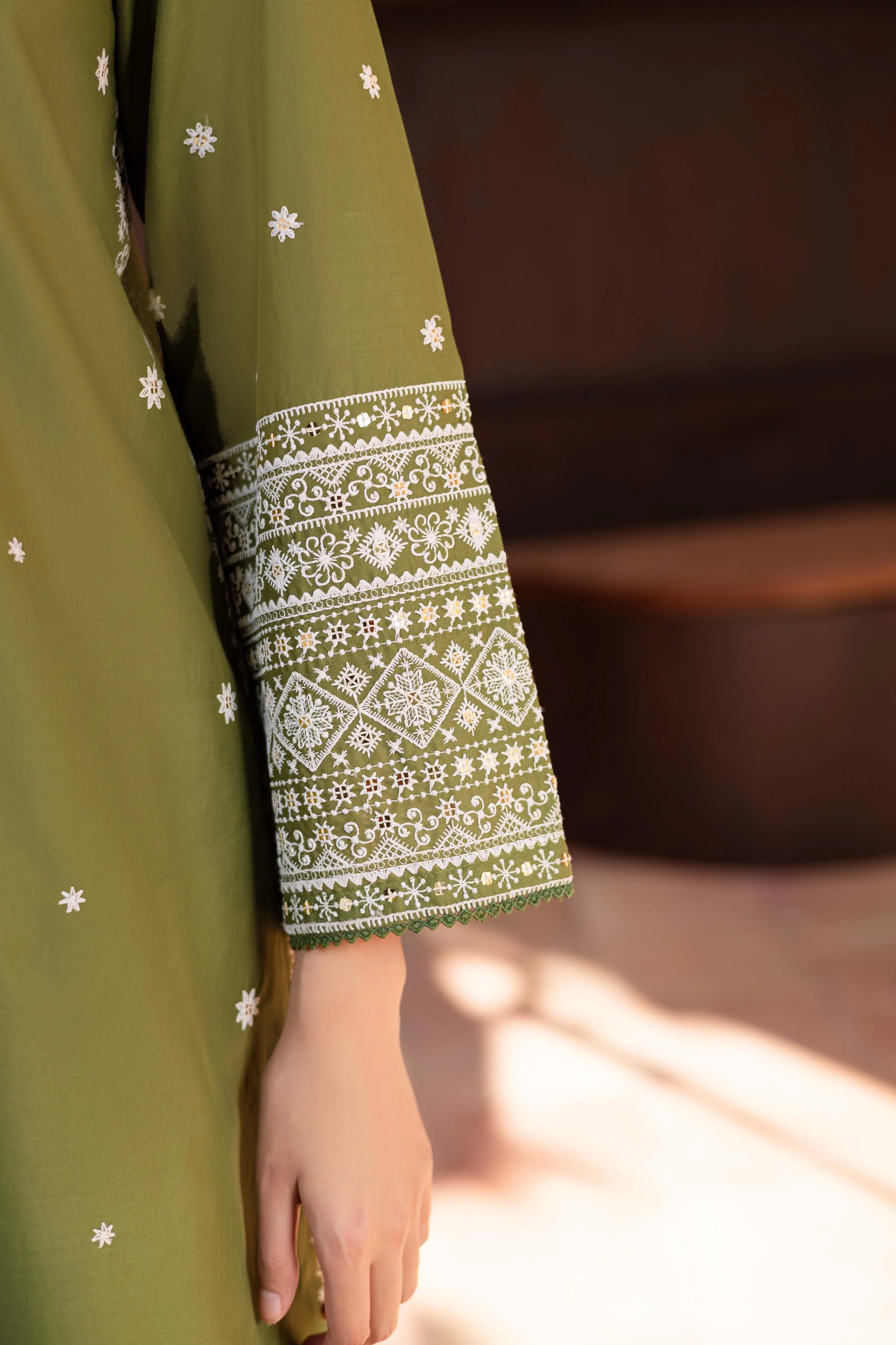 Minaa 2Pc- Embroidered Lawn Dress - Image 7