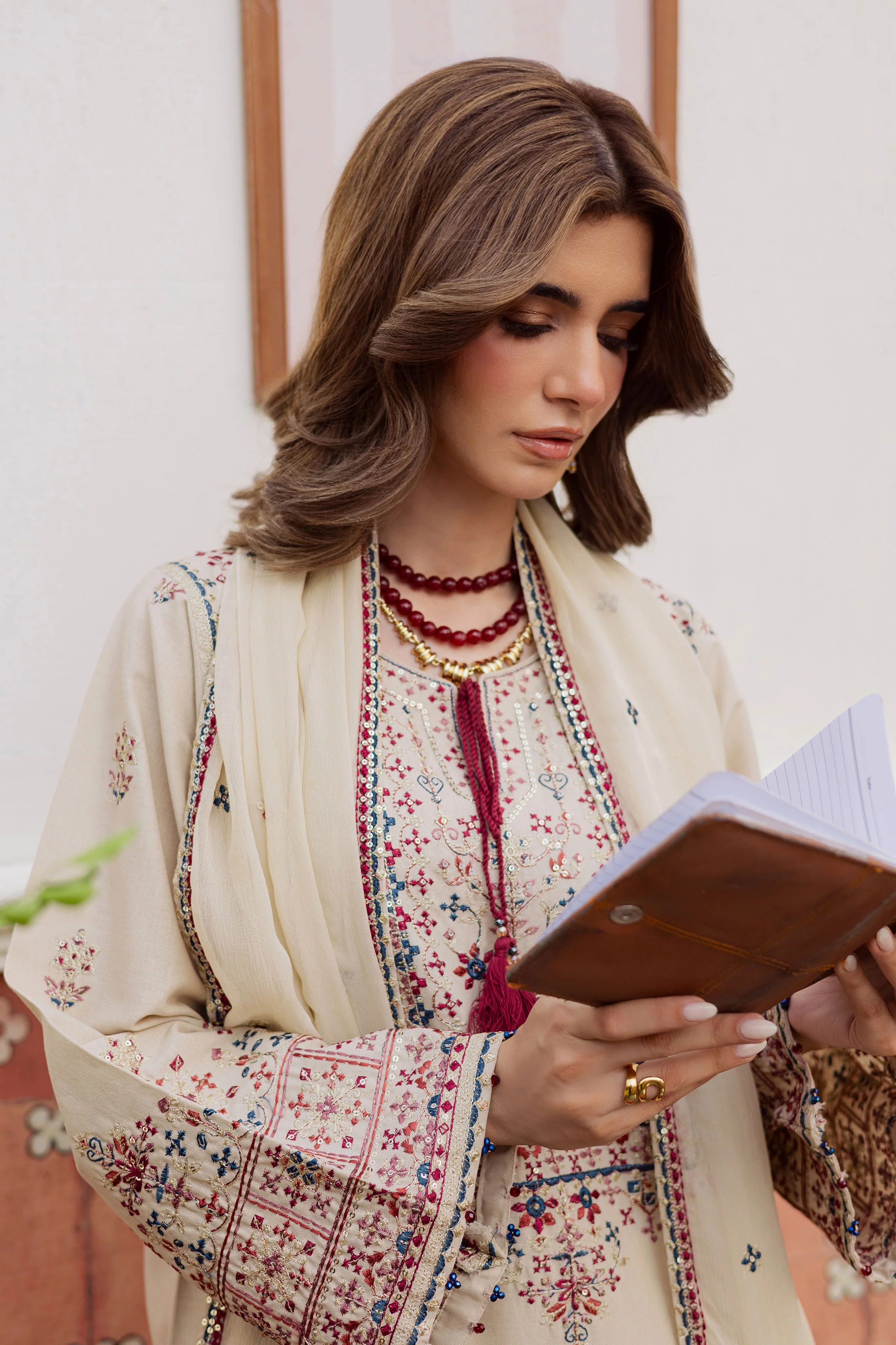 Nahin 3Pc - Embroidered Khaddar Dress - Image 2