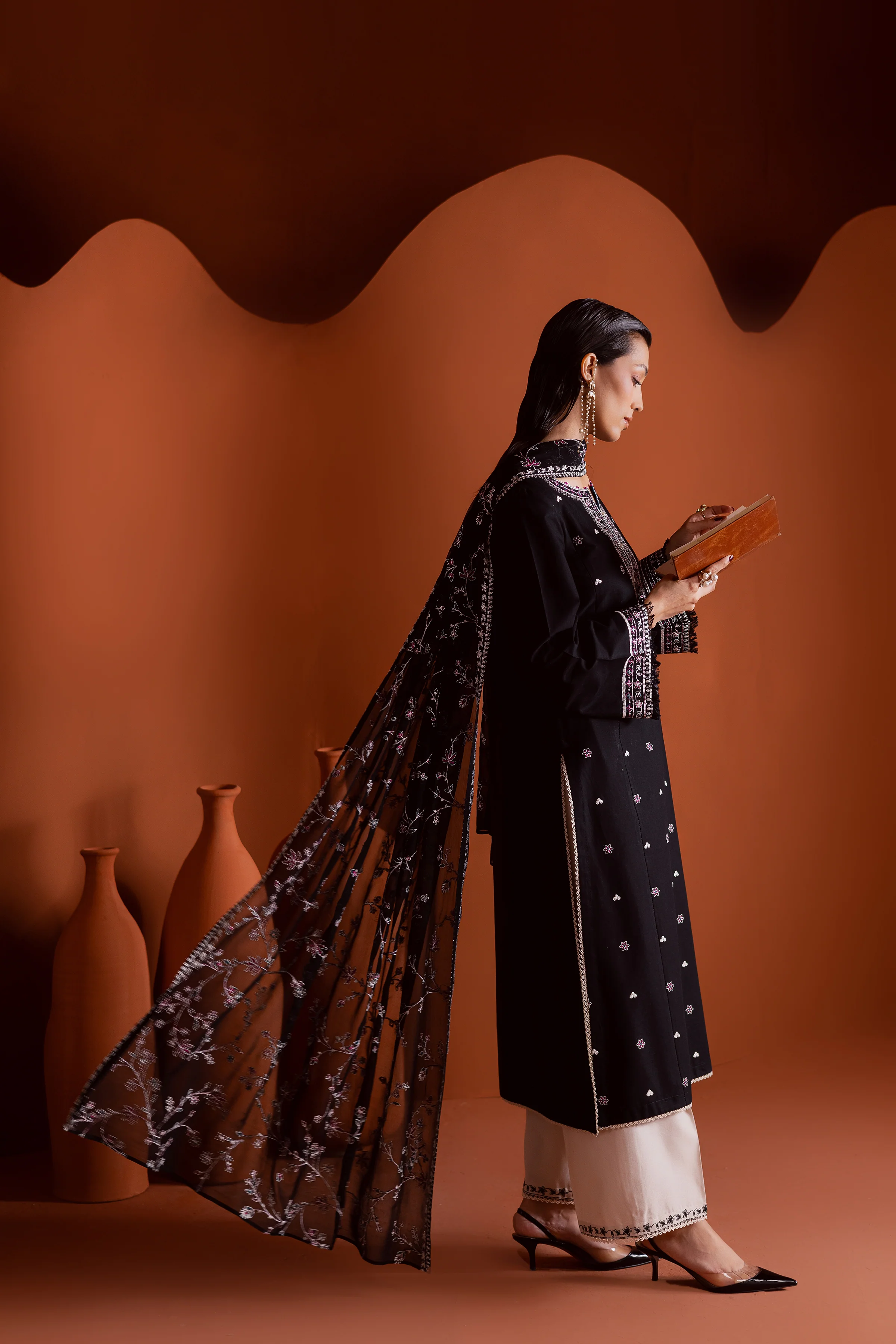 Noirline 3Pc - Embroidered Khaddar Dress - Image 3