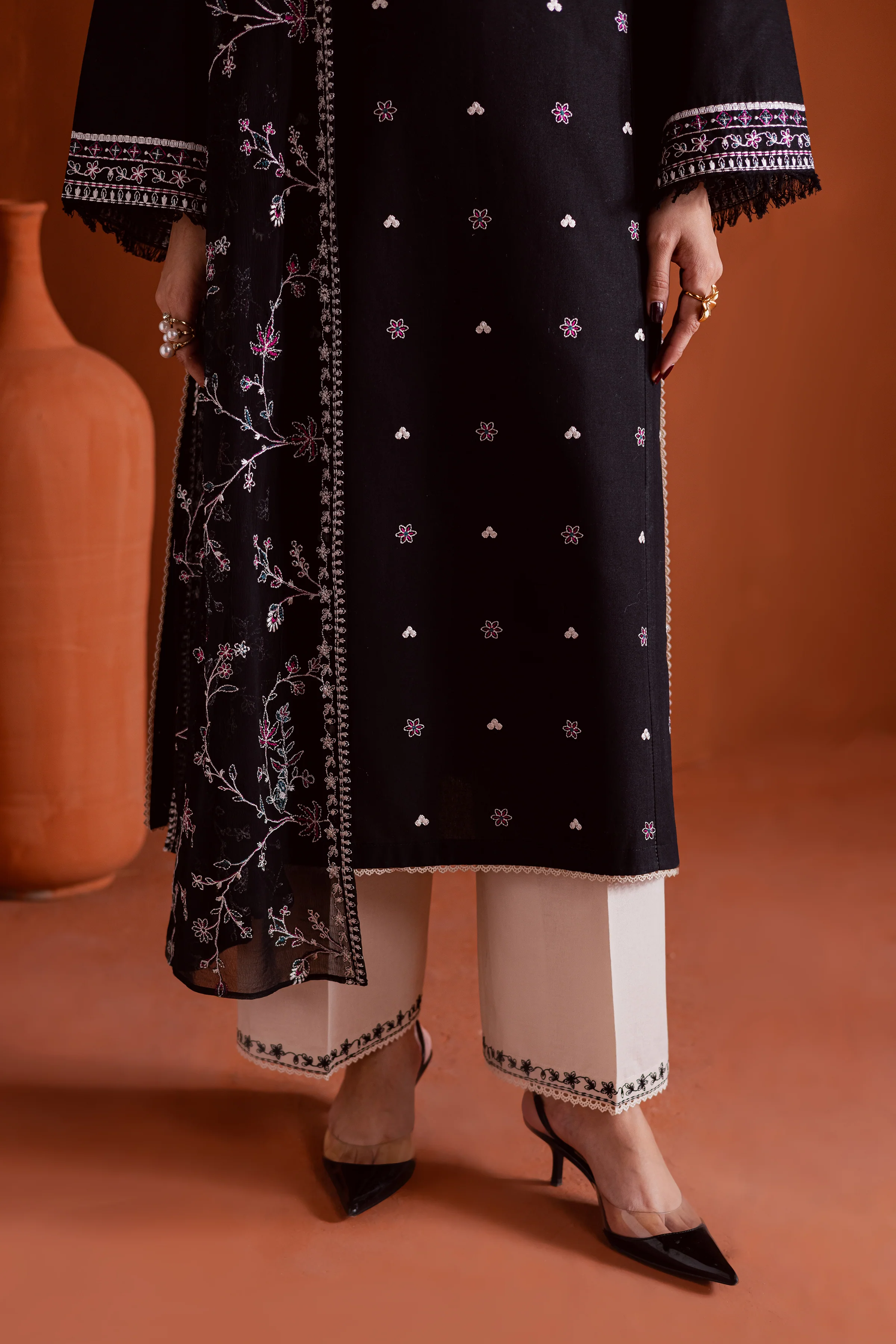 Noirline 3Pc - Embroidered Khaddar Dress - Image 6