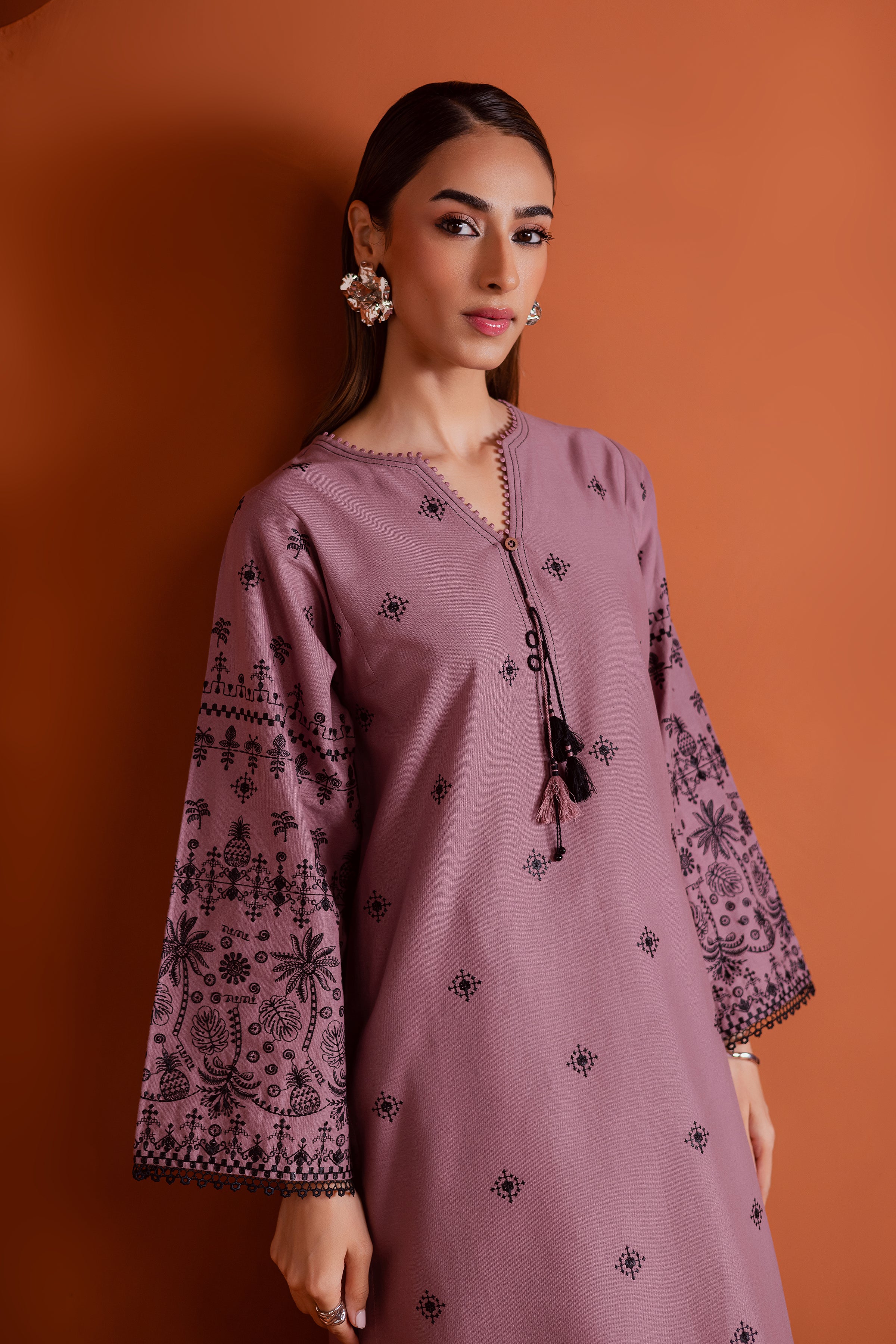 Pitch 2Pc - Embroidered Khaddar Dress - Image 5