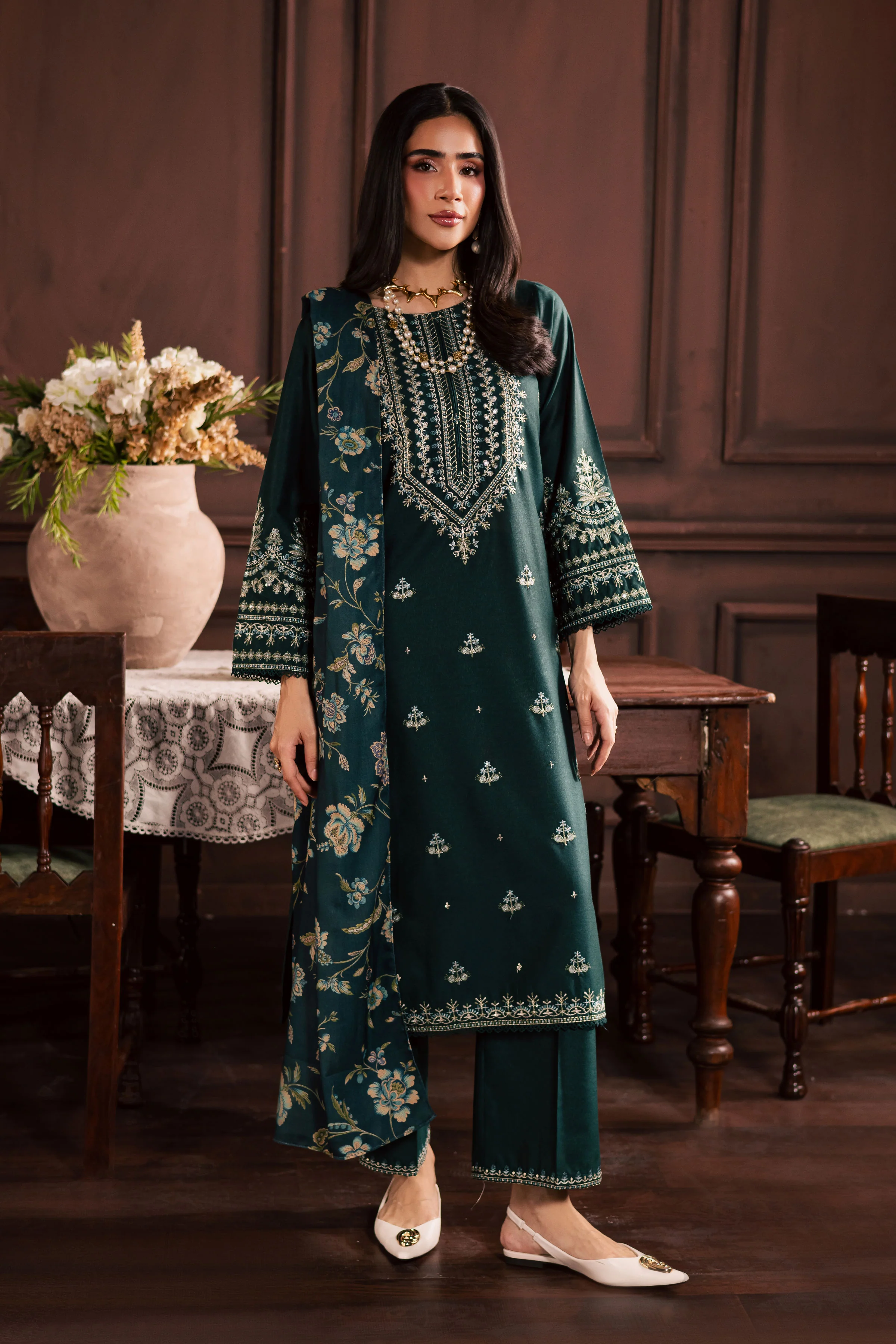 Queen Bee 3Pc - Embroidered Khaddar Dress - Image 4
