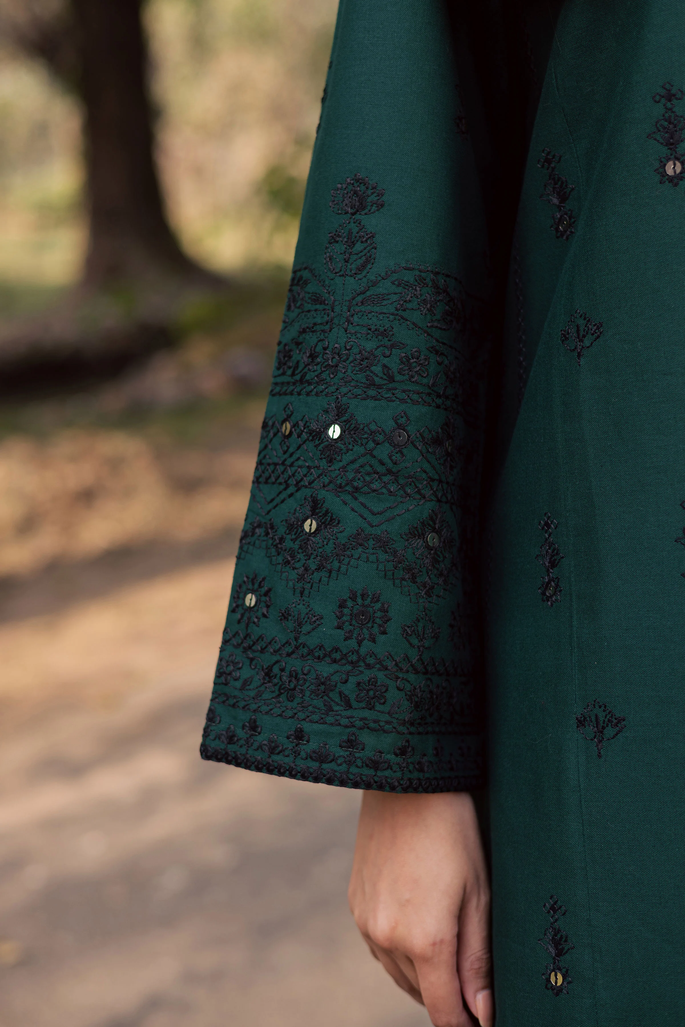 Sabz Meeraki 3Pc - Embroidered Khaddar Dress - Image 11