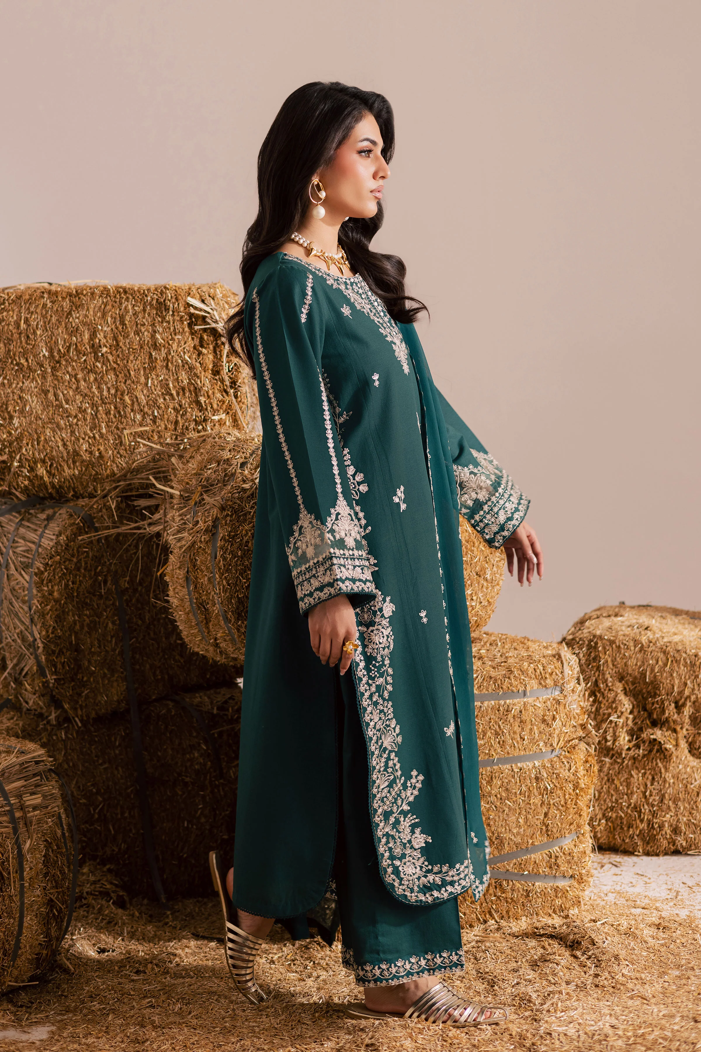 Teal Rua 3Pc - Embroidered Khaddar Dress - Image 3