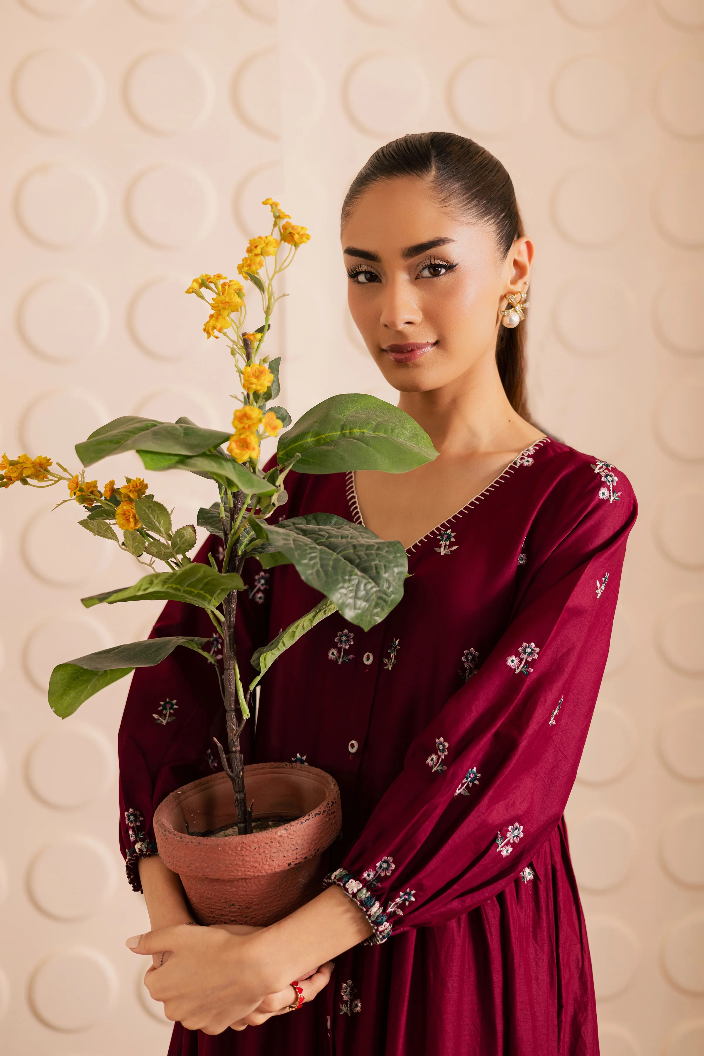Virginia Miller 2pc - Embroidered Lawn Pret - Image 3