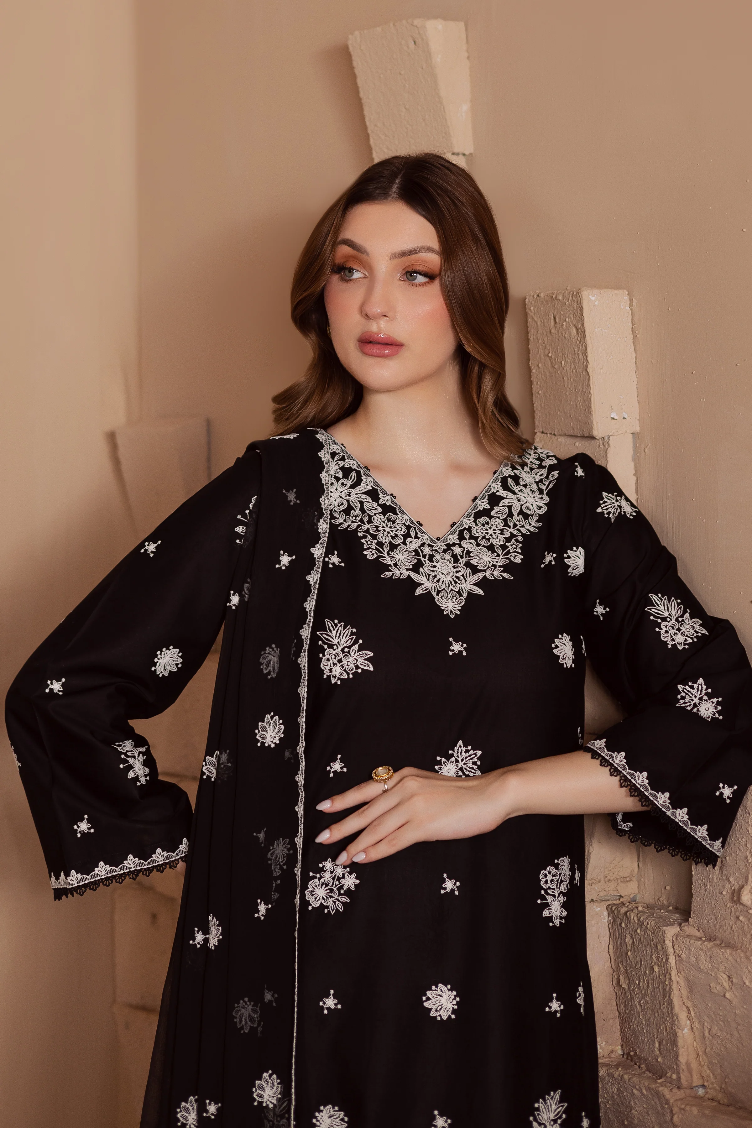 Void 3Pc - Embroidered Lawn Dress - Image 5