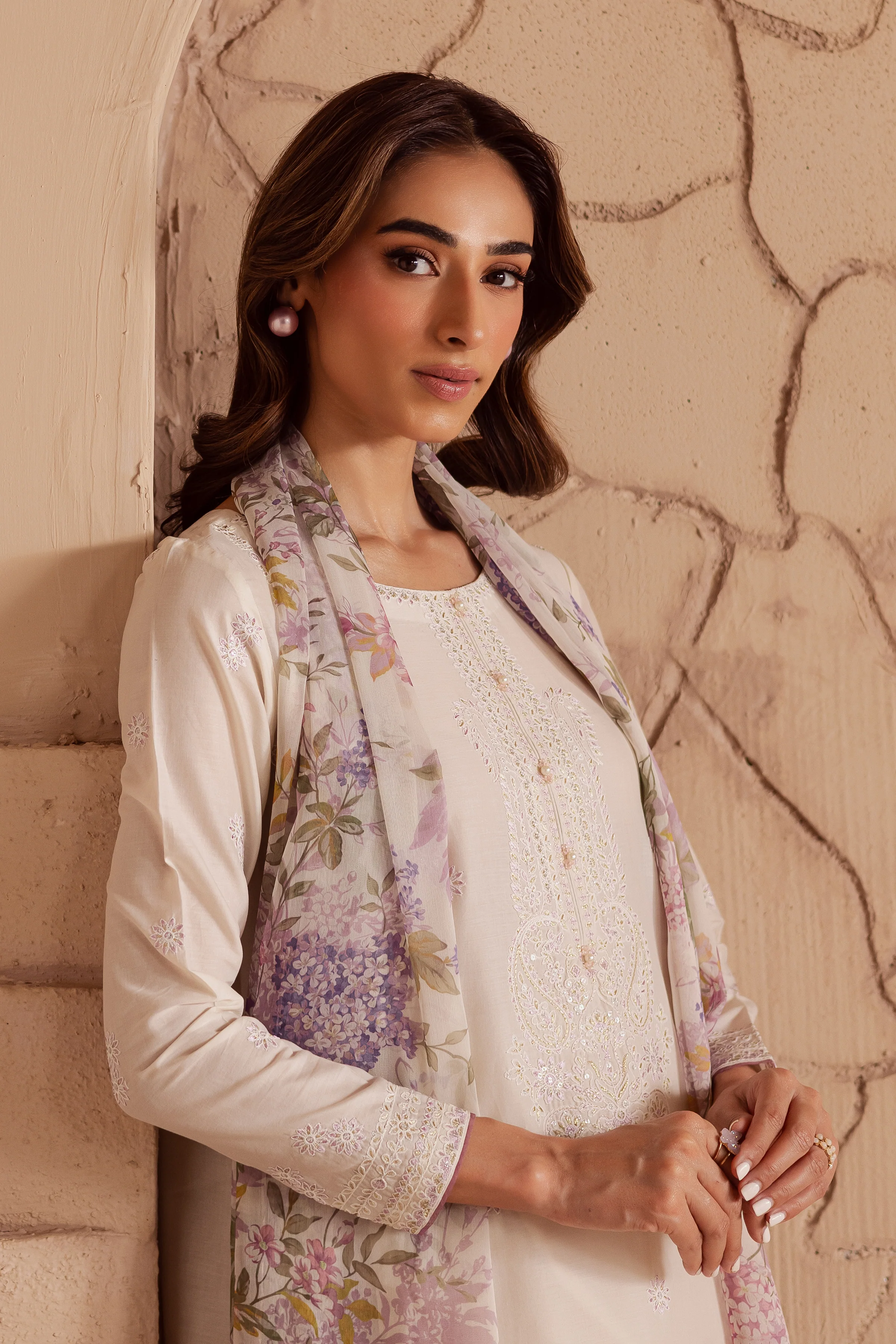 White Beast 3Pc - Embroidered Lawn Dress - Image 6