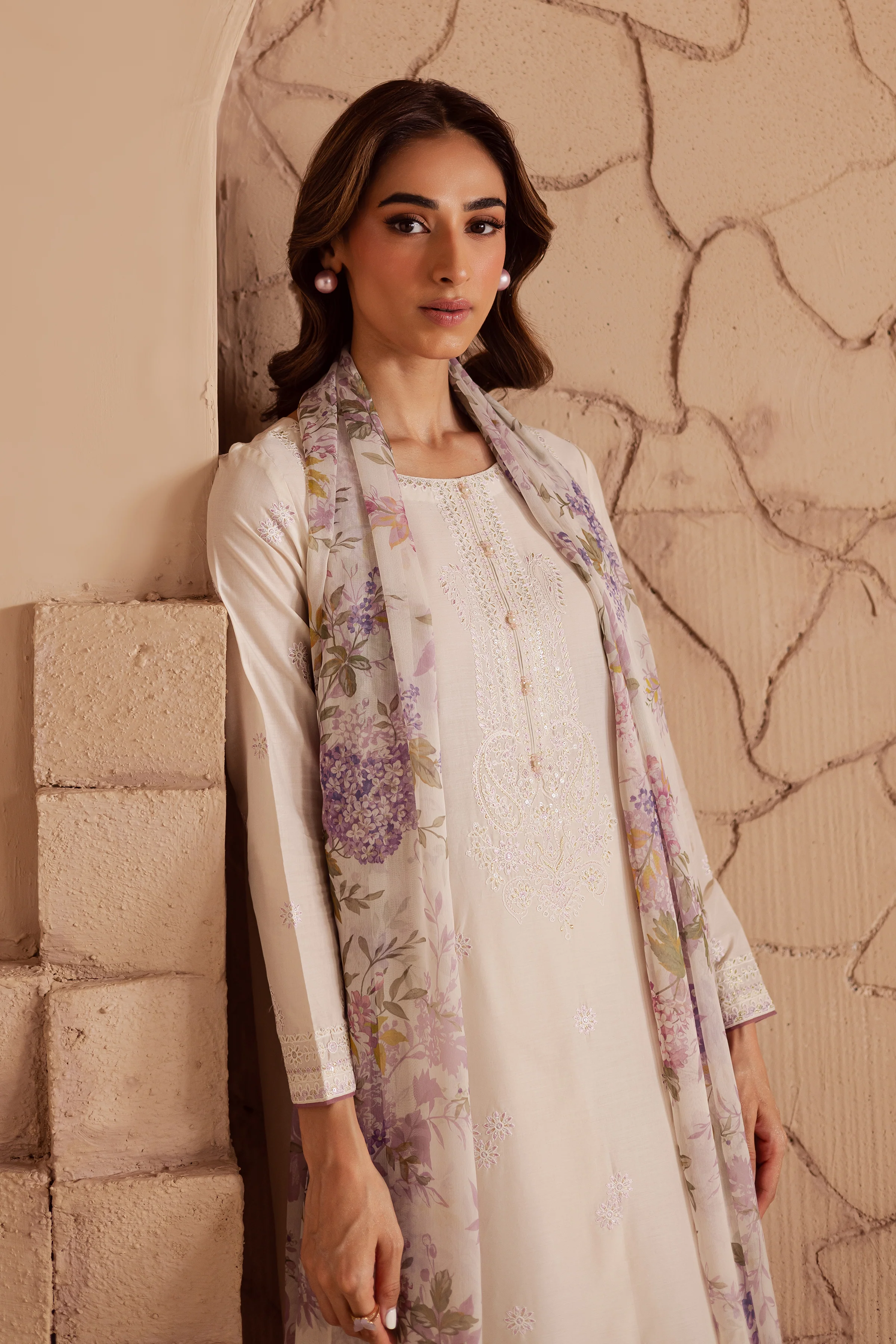 White Beast 3Pc - Embroidered Lawn Dress - Image 7